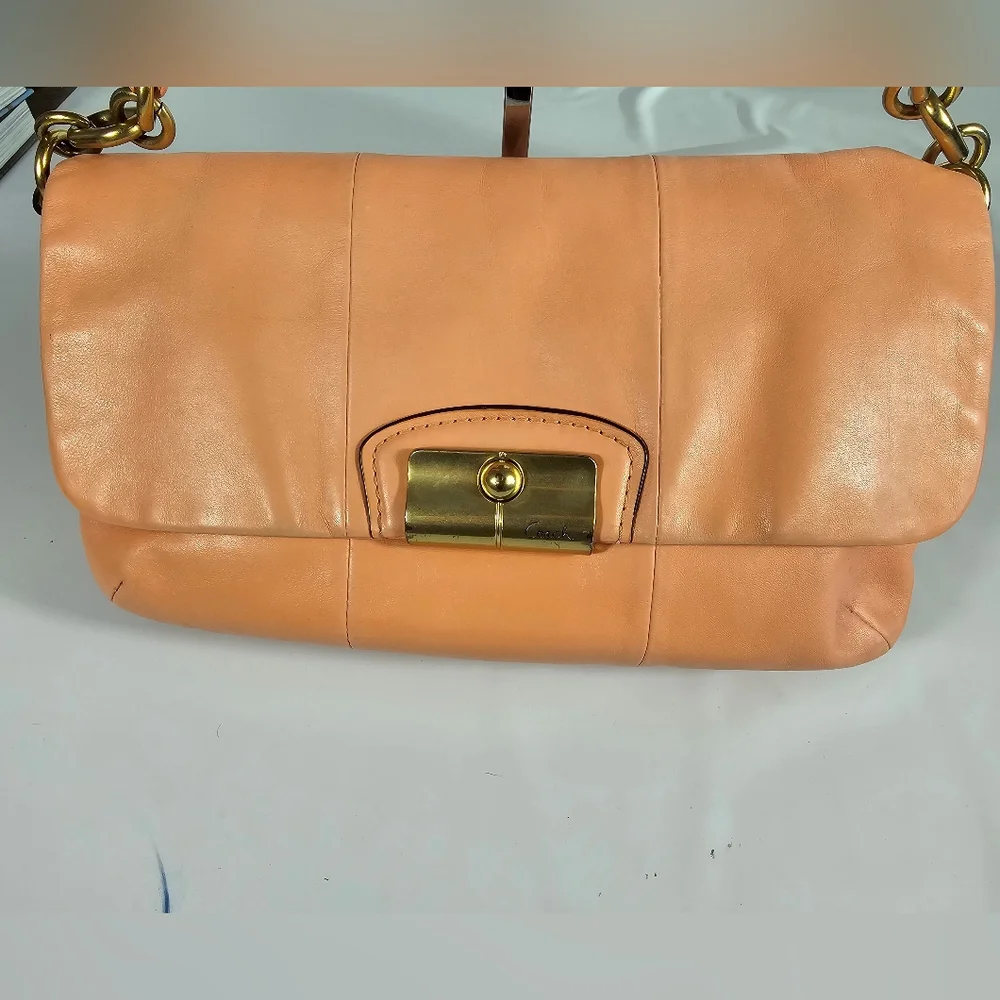 Vtg COACH Peach Leather Shoulder Bag (14755) RARE - Picture 2 of 14